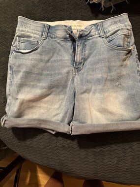 Sunny Light Blue Denim Roll-Hem Women’s Shorts